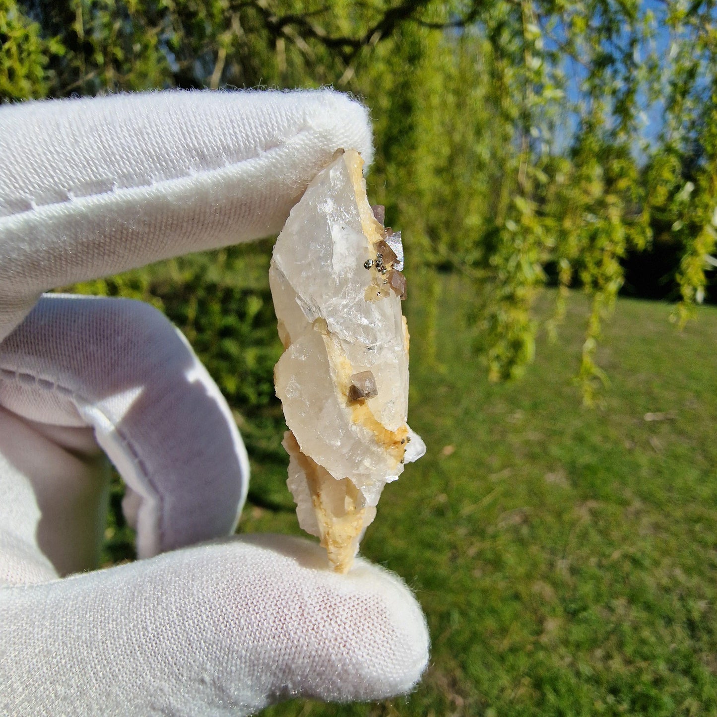 Scheelite on Quartz - Chenzou, China.
